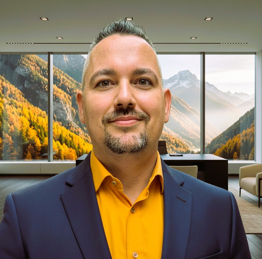 Lukas Hertig, CEO of PromptPartner.AI